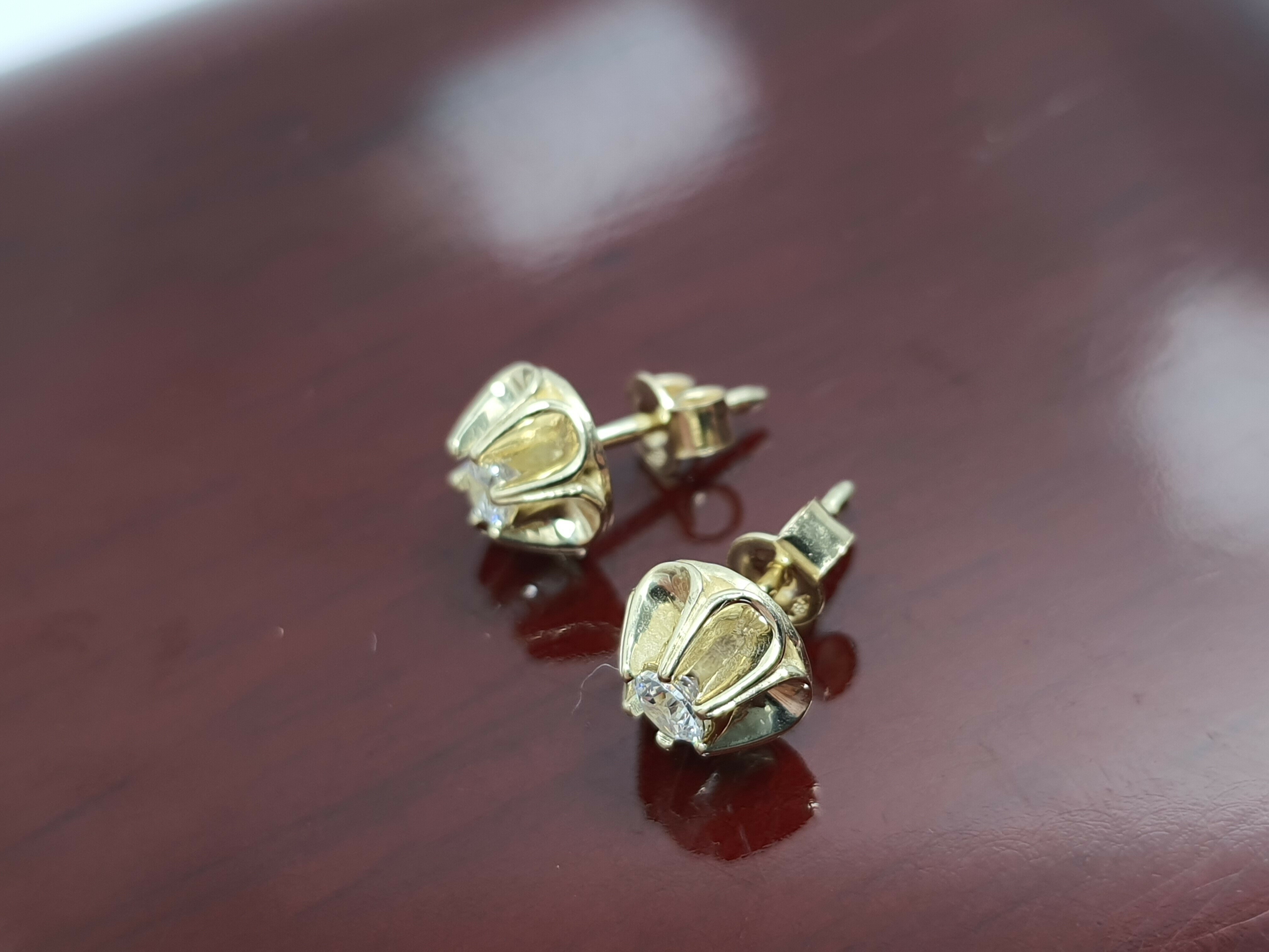 nowe-zlote-kolczyki-z-cyrkonia-sztyft-333-169g-material-zloto