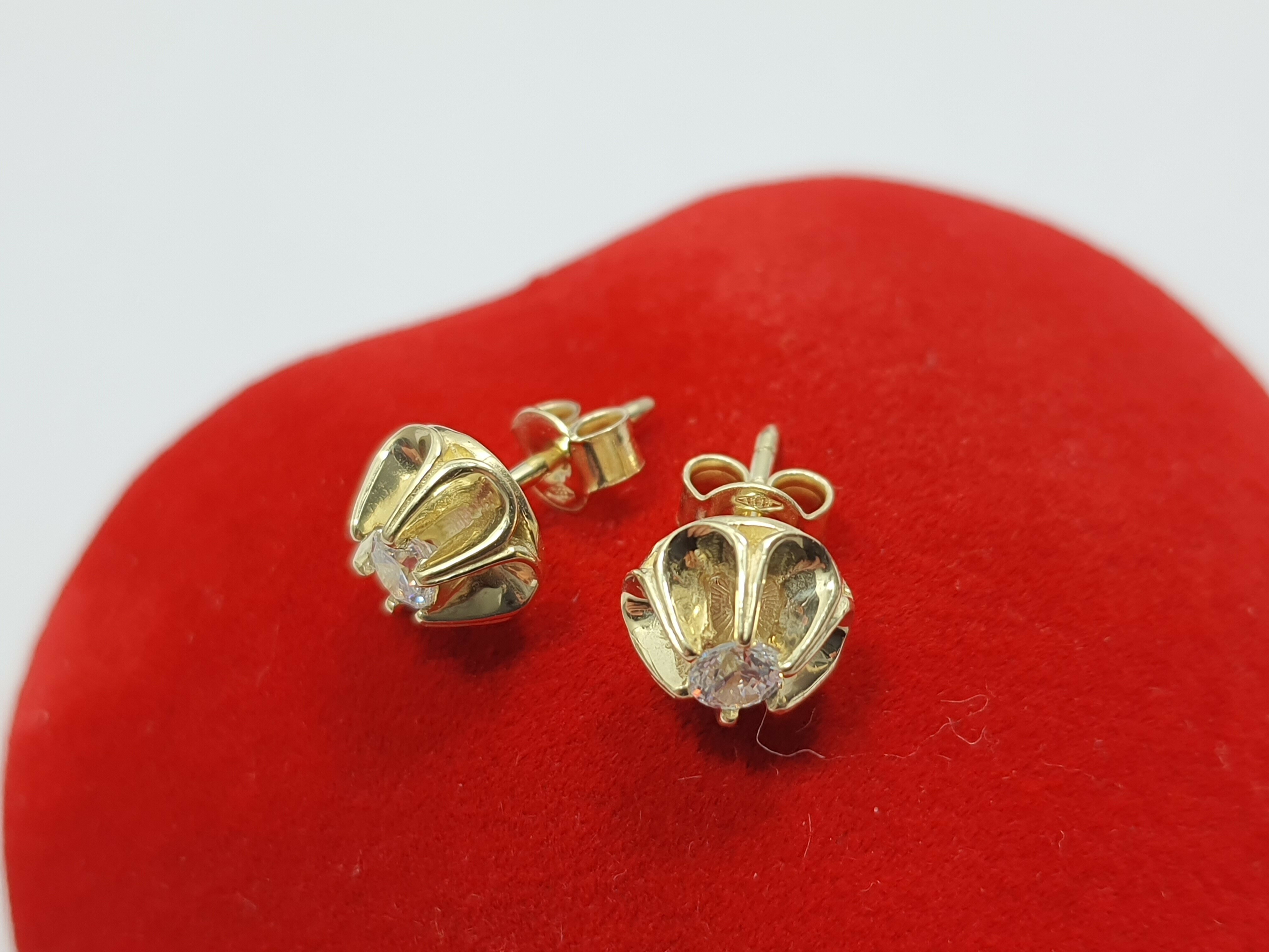 nowe-zlote-kolczyki-z-cyrkonia-sztyft-333-169g-rodzaj-wyrob-jubilerski