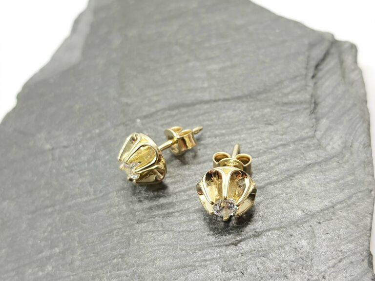 nowe-zlote-kolczyki-z-cyrkonia-sztyft-333-169g-armii-krajowej-12-pyskowice
