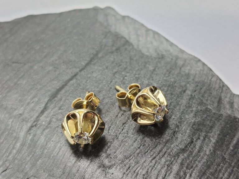 nowe-zlote-kolczyki-z-cyrkonia-sztyft-333-169g-stan-uzywany