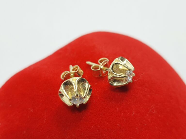 nowe-zlote-kolczyki-z-cyrkonia-sztyft-333-169g-marka-inna-marka