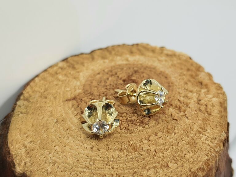 nowe-zlote-kolczyki-z-cyrkonia-sztyft-333-169g-motyw-brak