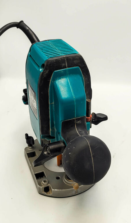 FREZARKA GÓRNOWRZECIONOWA MAKITA RP0900
