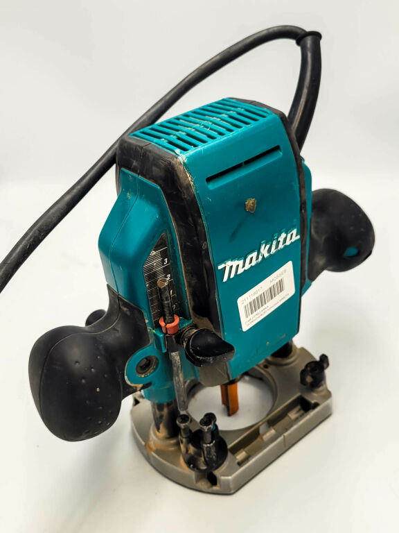 FREZARKA GÓRNOWRZECIONOWA MAKITA RP0900