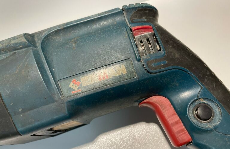 mlotowiertarka-erman-z1a2602-2500w-maksymalna-moc-2500