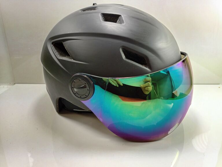 KASK NARCIARSKI Z SZYBĄ VERSHOLD XL