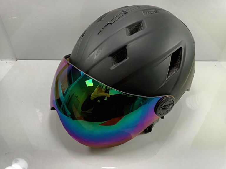 KASK NARCIARSKI Z SZYBĄ VERSHOLD XL