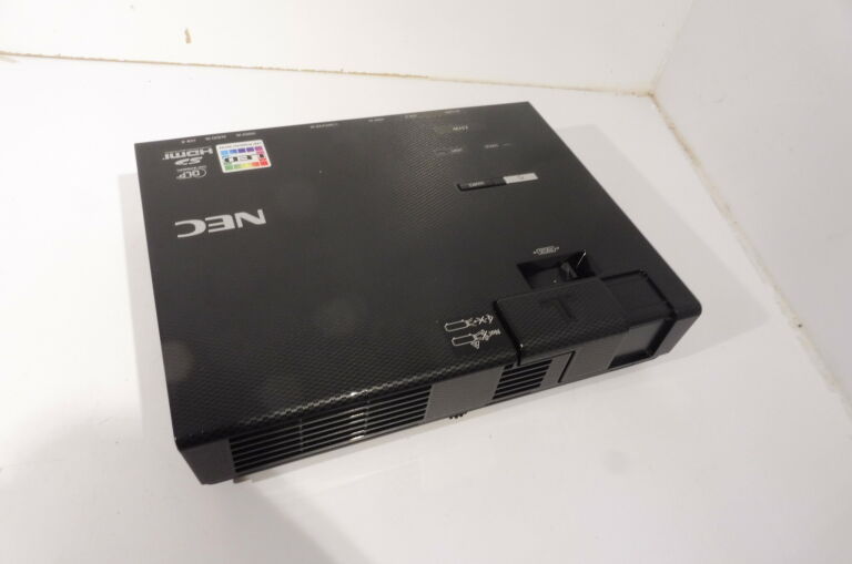 PROJEKTOR LED NEC L51W POKROWIEC