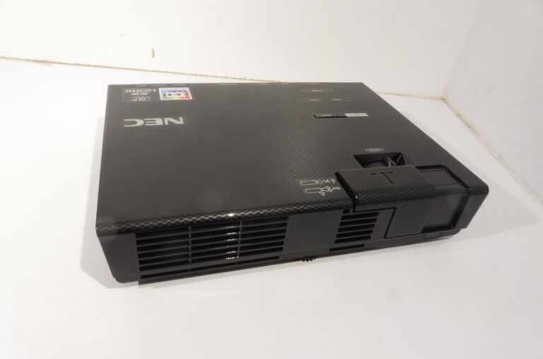 PROJEKTOR LED NEC L51W POKROWIEC