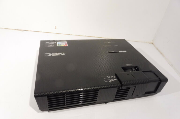 PROJEKTOR LED NEC L51W POKROWIEC