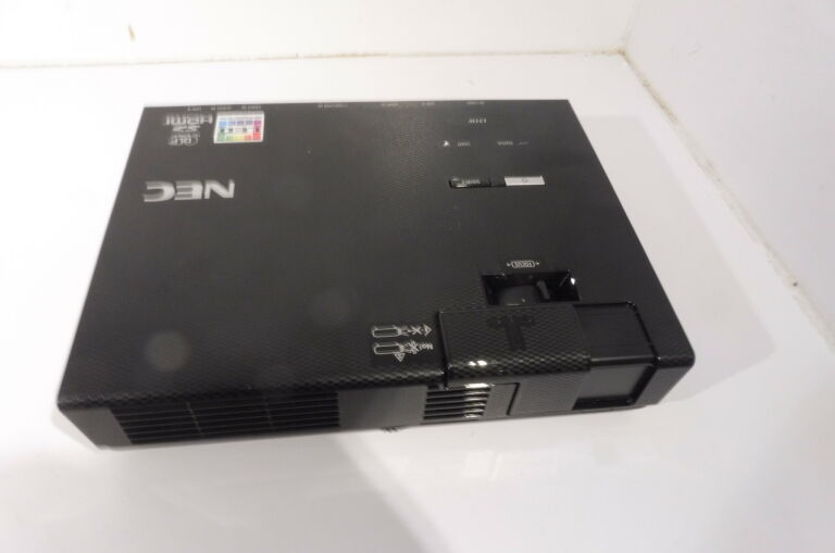 PROJEKTOR LED NEC L51W POKROWIEC