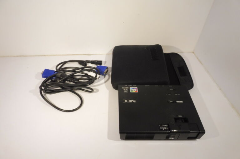PROJEKTOR LED NEC L51W POKROWIEC