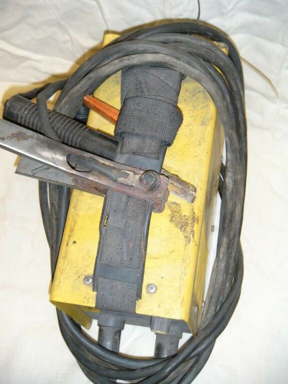 SPAWARKA INWERTOROWA MAGNUM SNAKE 160P Z KABLAMI
