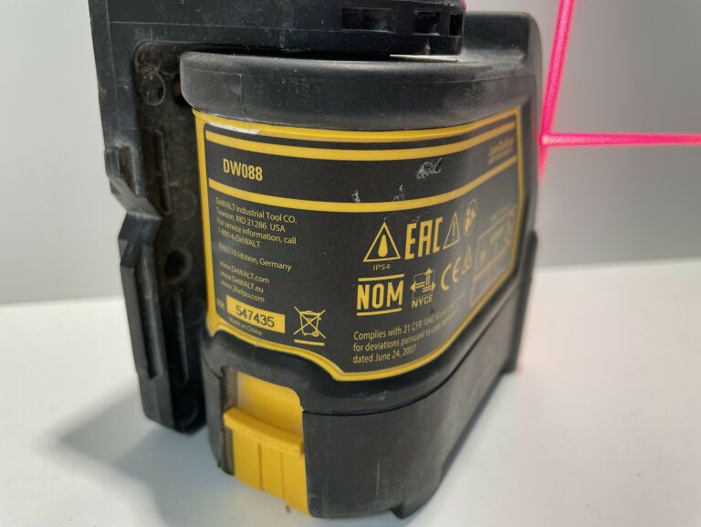 LASER KRZYŻOWY DEWALT DW088