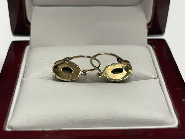 zlote-kolczyki-material-zloto