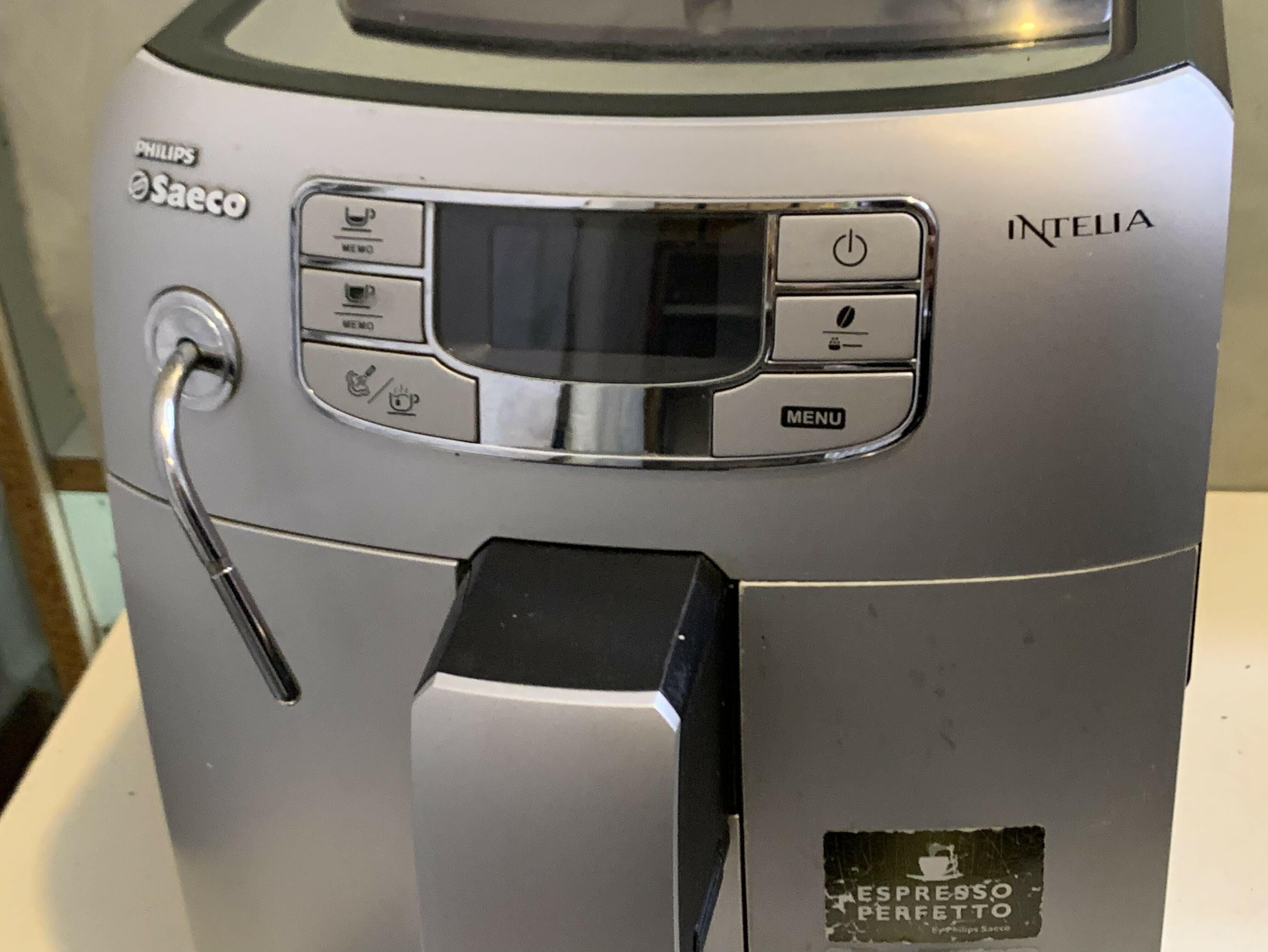 ekspres-do-kawy-philips-saeco-intelia-hd8752-marka-saeco