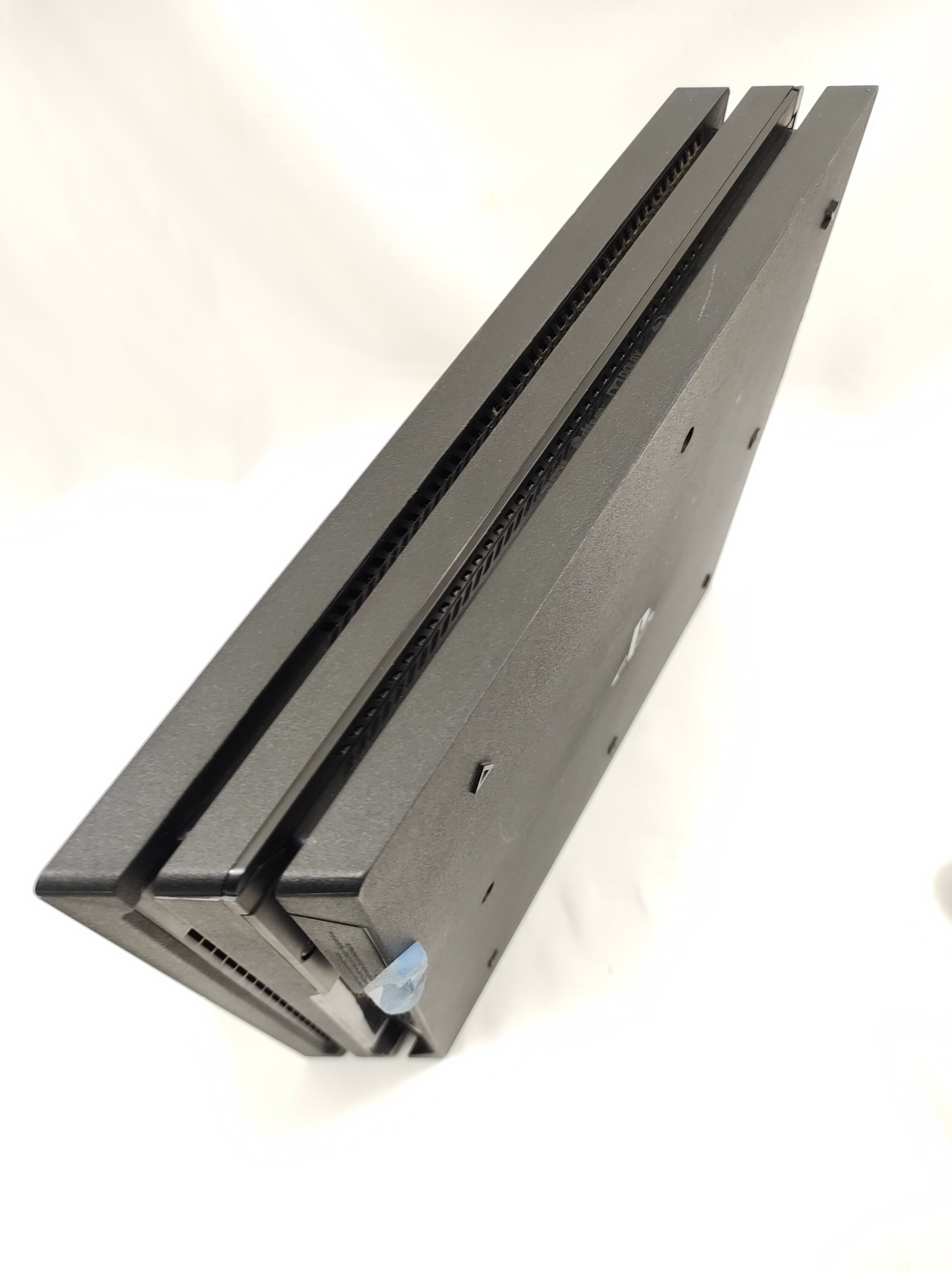 konsola-ps4-pro-1tb-2-pady-ladowarka-zasilacz-liczba-kontrolerow-w-zestawie-2