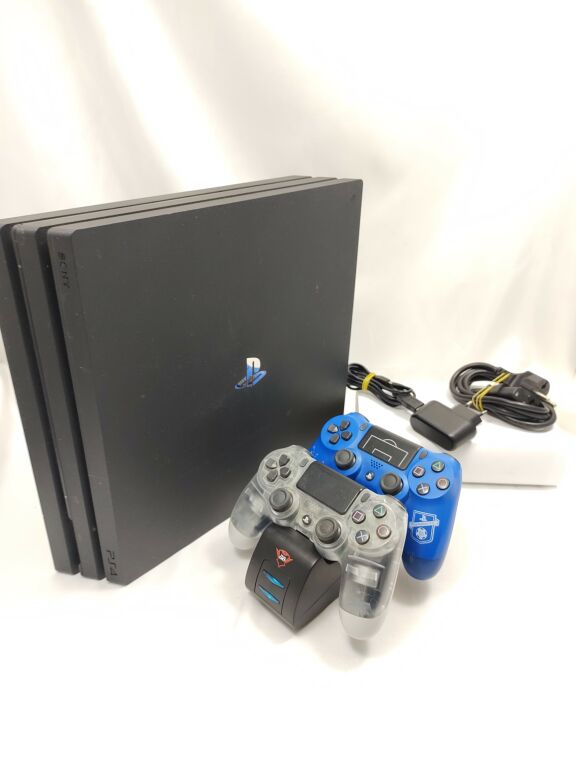 konsola-ps4-pro-1tb-2-pady-ladowarka-zasilacz-armii-krajowej-1a-goldap