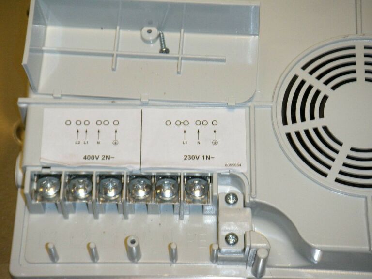 plyta-grzejna-indukcyjna-amica-pi6544nsu-wykonanie-plyty-szklo-ceramiczne