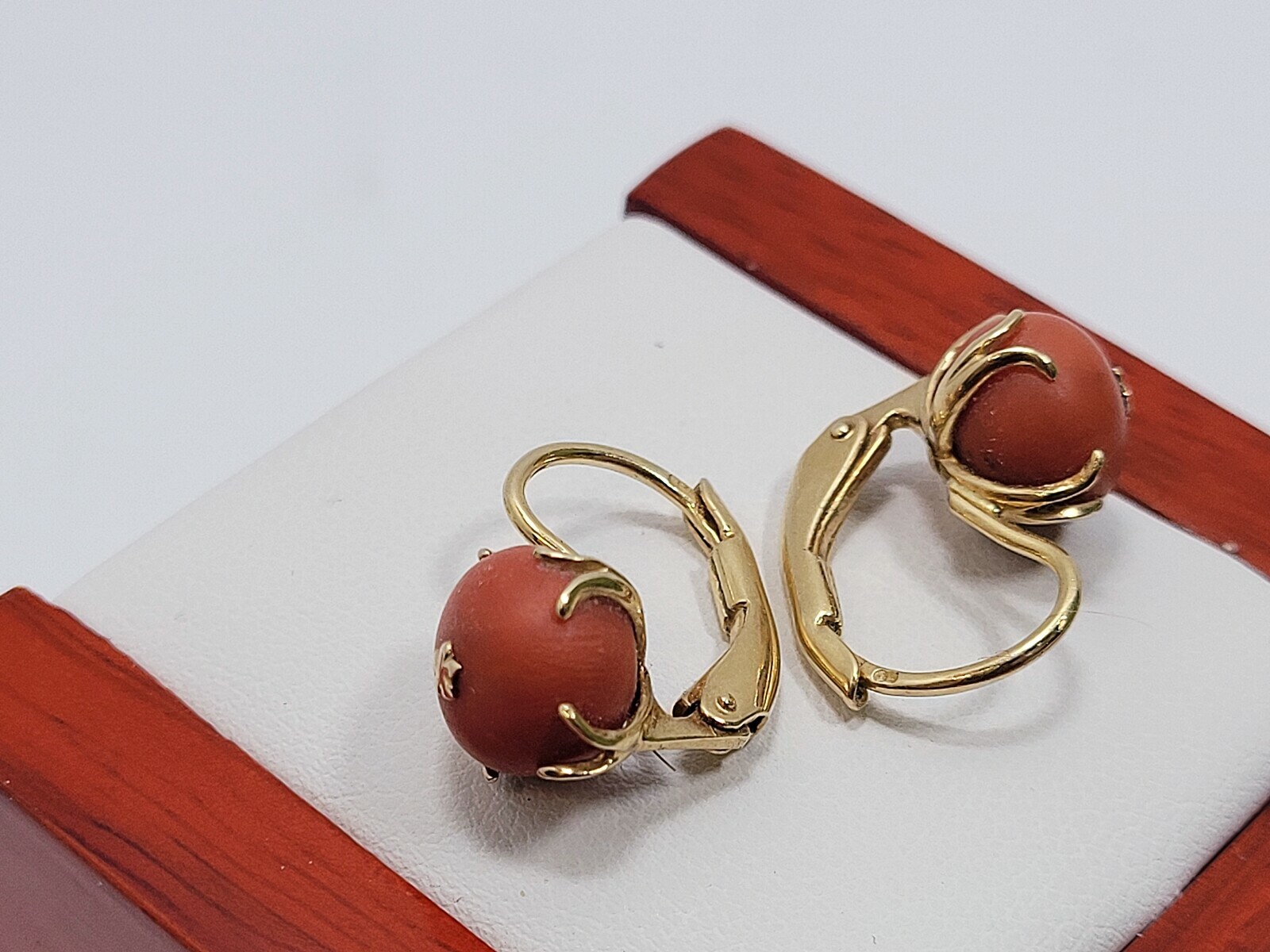 zlote-kolczyki-z-koralem-585-615g-marka-inna-marka