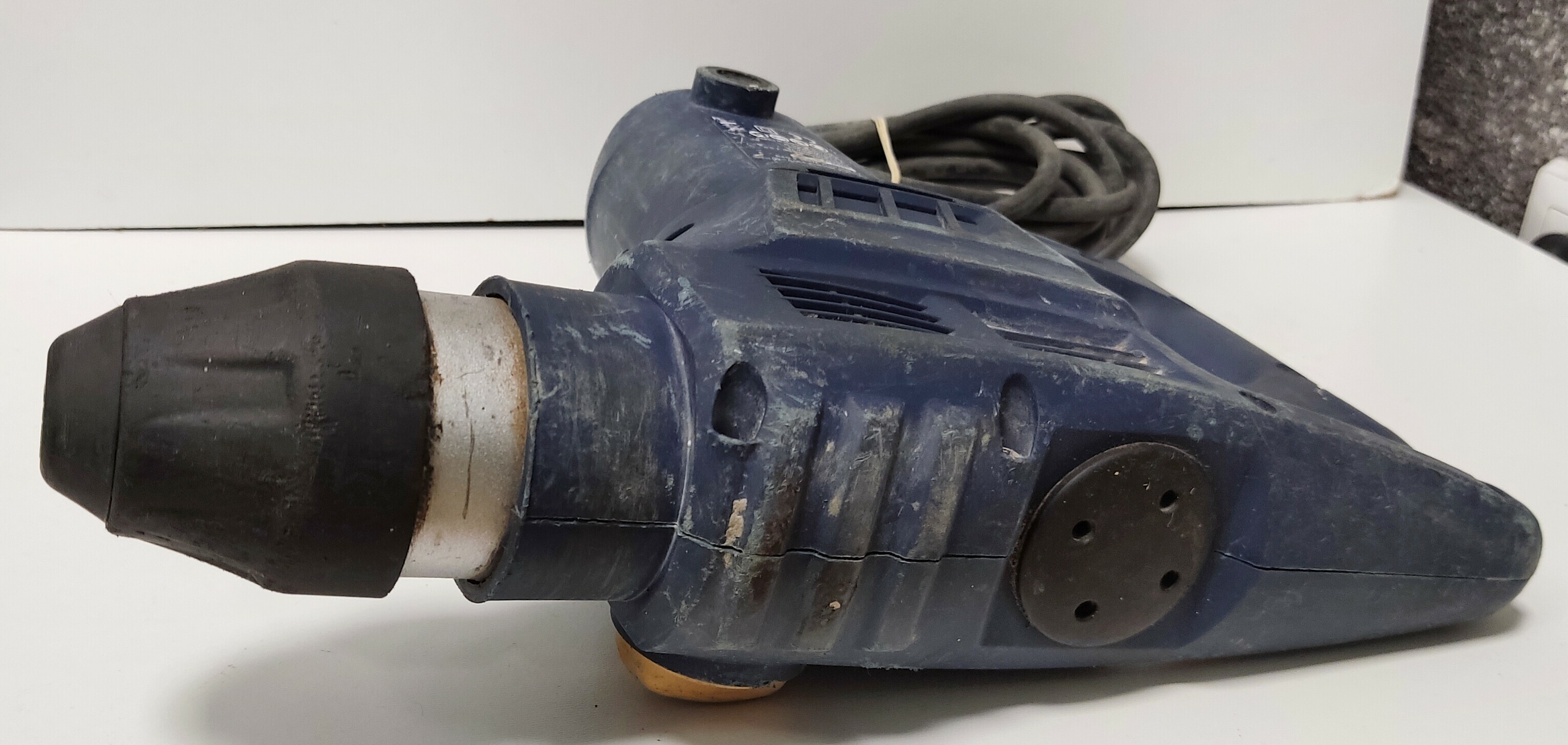 mlot-udarowy-obrotowy-macallister-mrh900-zasilanie-sieciowe