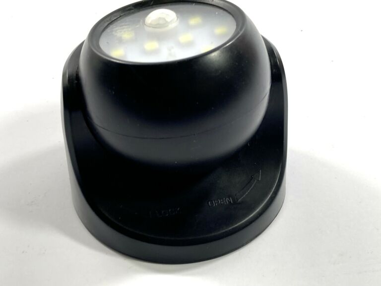 LAMPA Z CZUJNIKIEM RUCHU I ZMIERZCHU LETHE WORKS