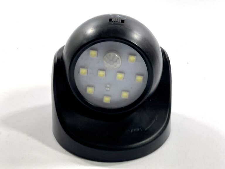 LAMPA Z CZUJNIKIEM RUCHU I ZMIERZCHU LETHE WORKS