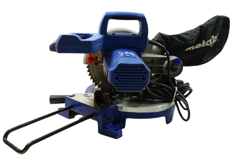 pilarka-ukosnica-metabo-ks-210-lasercut-marka-metabo