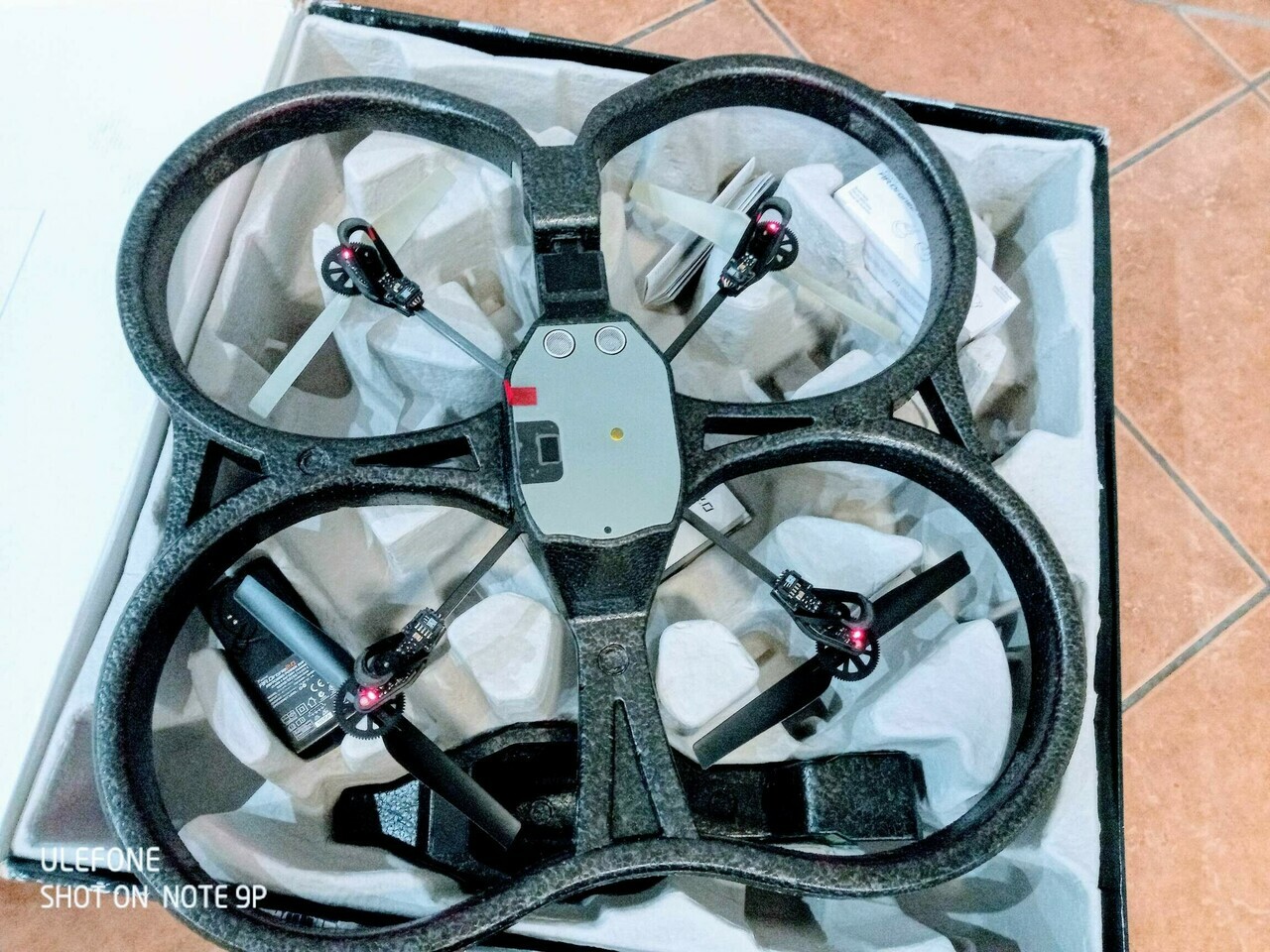 dron-parrot-ardrone-20-elite-edition-dzungla-stan-zlozenia-zlozony
