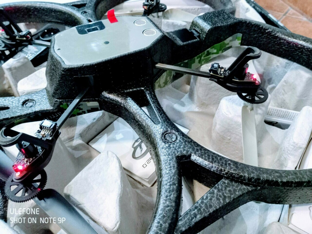 dron-parrot-ardrone-20-elite-edition-dzungla-model-parrot-ardrone-20-elite-edition
