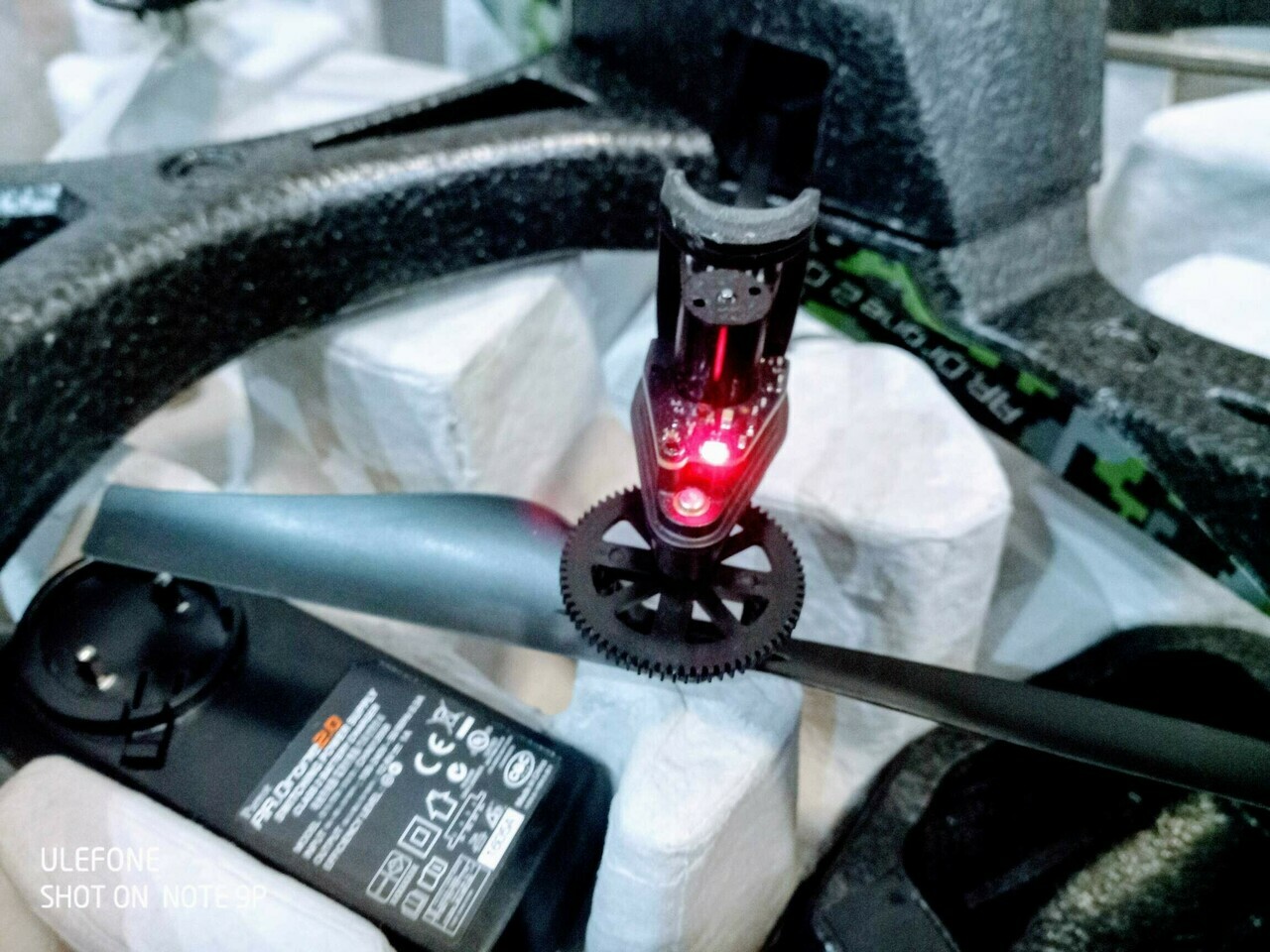 dron-parrot-ardrone-20-elite-edition-dzungla-kamera-dron-w-zestawie-z-kamera