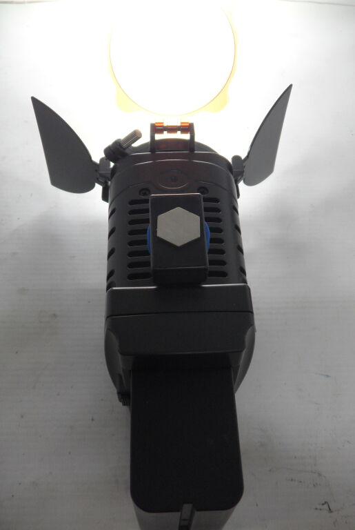 LAMPA VIDEO LIGHT LED-5005 Z ŁADOWARKA + 2 BATERI