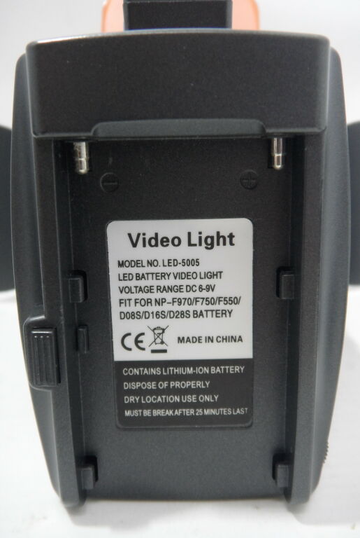 LAMPA VIDEO LIGHT LED-5005 Z ŁADOWARKA + 2 BATERI