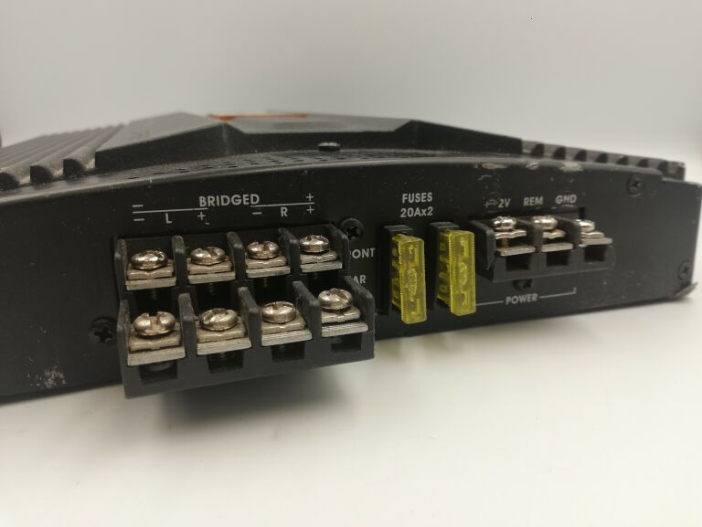 WZMACNIACZ SAMOCHODOWY JBL GT5-A604