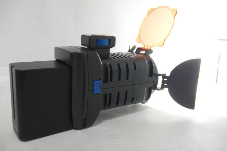 LAMPA VIDEO LIGHT LED-5005 Z ŁADOWARKA + 2 BATERI