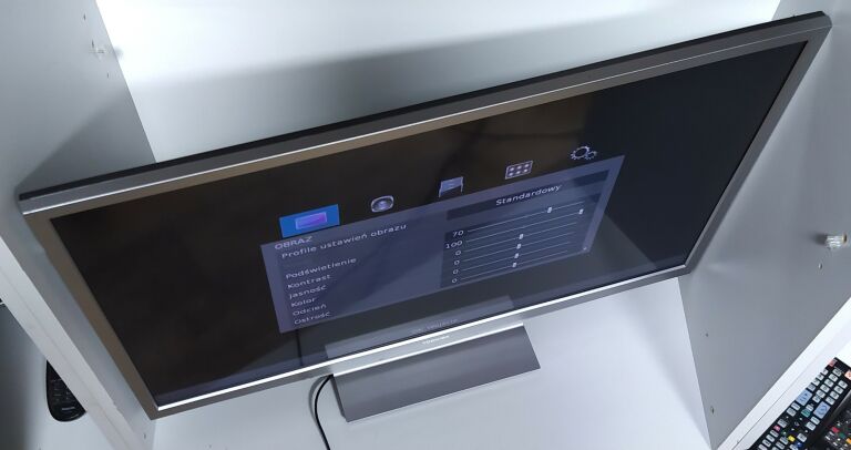 TELEWIZOR TOSHIBA 32" 32RL838 / PILOT