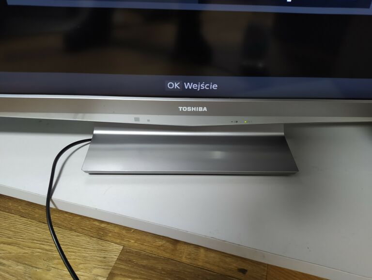 TELEWIZOR TOSHIBA 32" 32RL838 / PILOT