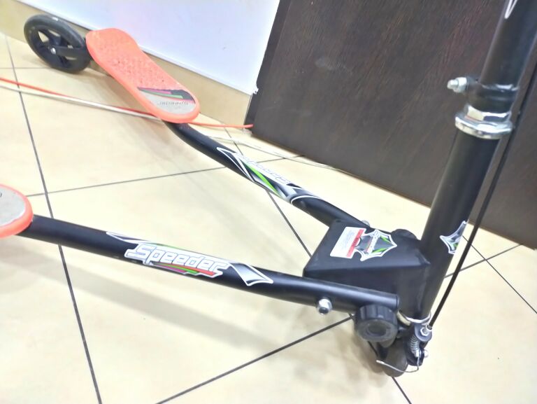 hulajnoga-trojkolowa-speeder-fliker-model-speeder