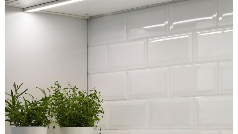 ikea-oswietlenie-blatu-stromlinje-20cm-biala-led-rodzaj-oprawa-podszafkowa