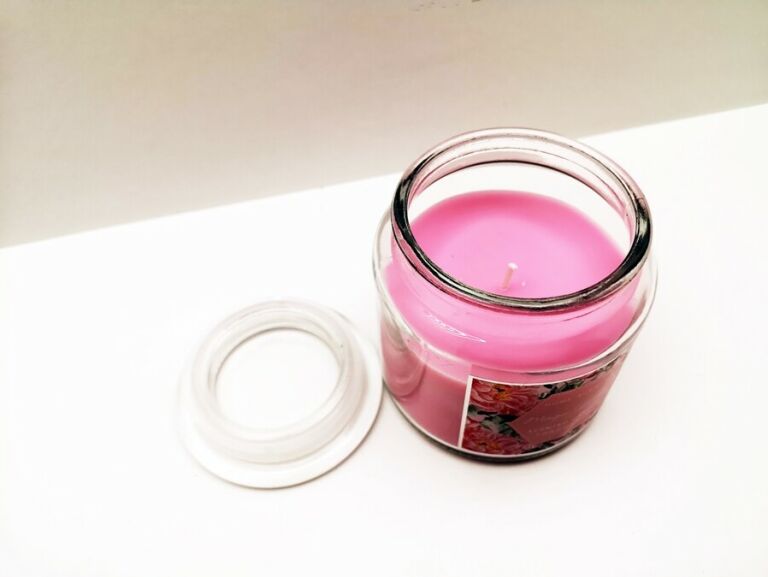 swieca-zapachowa-home-scents-magic-garden-stan-nowy