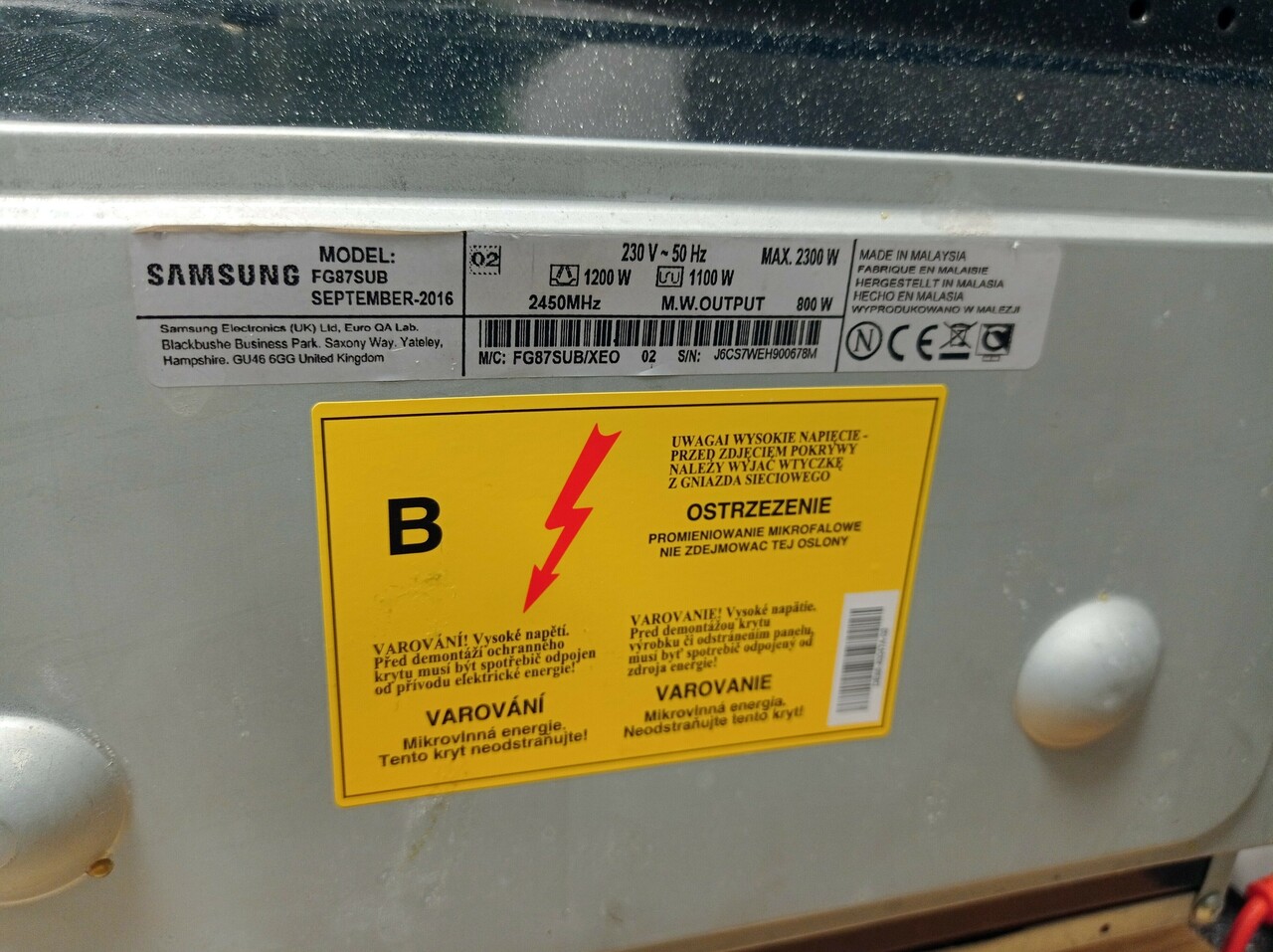 kuchenka-mikrofalowa-samsung-fg87sub-szerokosc-produktu-595