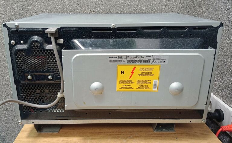 kuchenka-mikrofalowa-samsung-fg87sub-pojemnosc-23