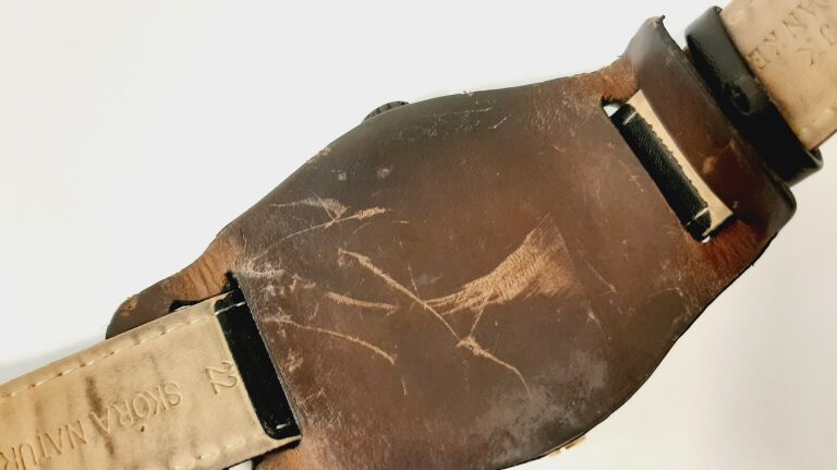 zegarek-jean-paul-gaultier-8500405-ksztalt-koperty-okragla