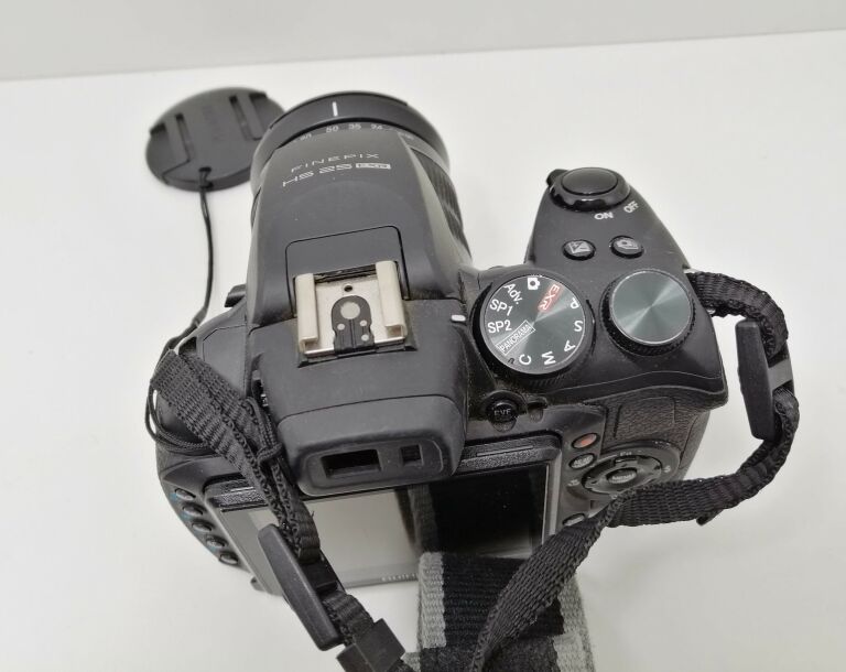 USZKODZONY APARAT FUJIFILM FINEPIX HS25EXR OPIS!