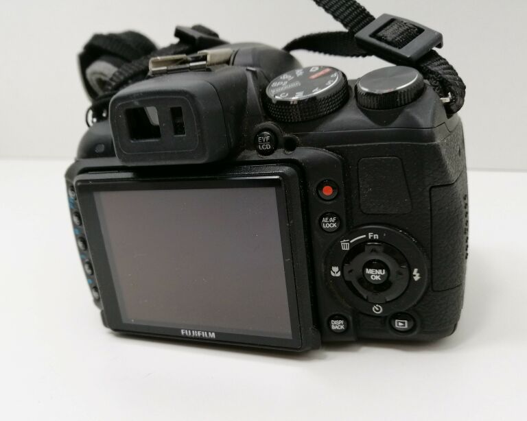 USZKODZONY APARAT FUJIFILM FINEPIX HS25EXR OPIS!