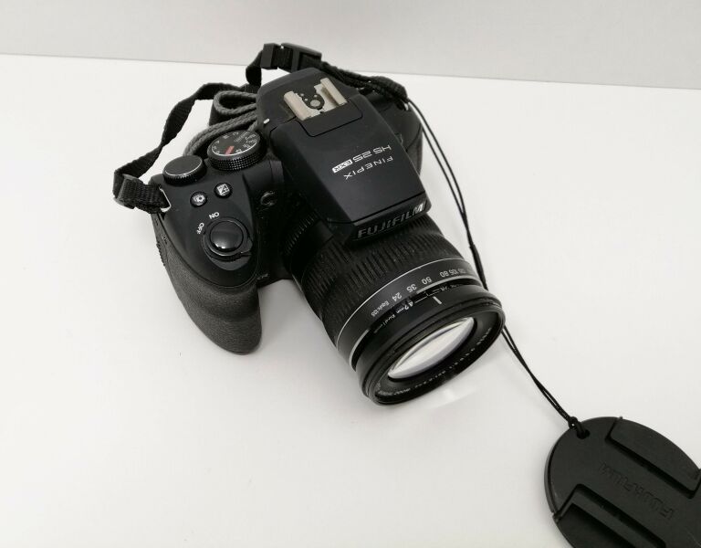 USZKODZONY APARAT FUJIFILM FINEPIX HS25EXR OPIS!