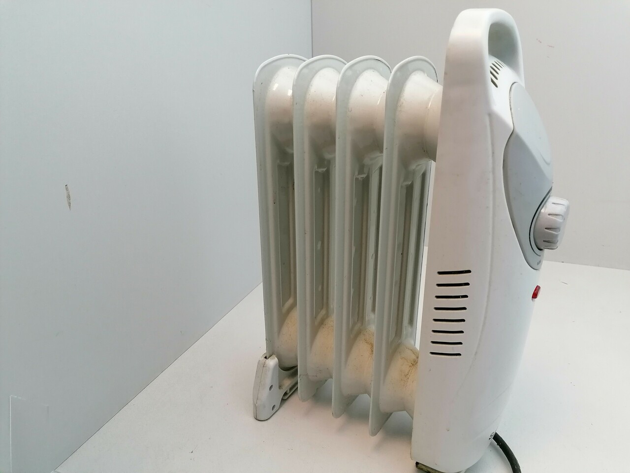 grzejnik-olejowy-selecline-450w-5-zeber-kolor-dominujacy-bialy