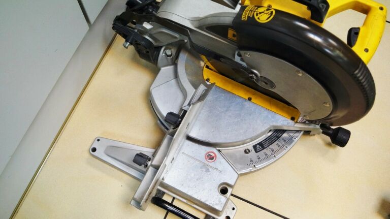 DEWALT DW705 UKOŚNICA PIŁA PILARKA