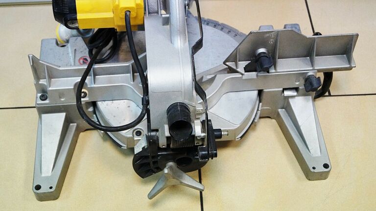 DEWALT DW705 UKOŚNICA PIŁA PILARKA