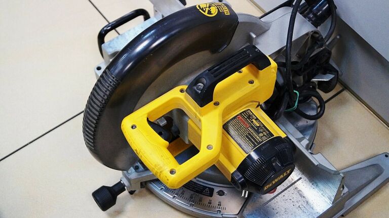 DEWALT DW705 UKOŚNICA PIŁA PILARKA
